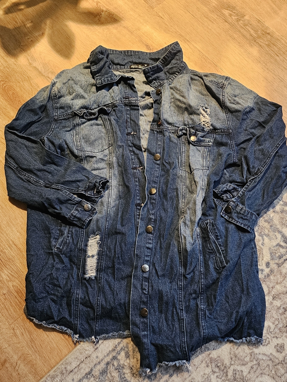 Roma Studios Womens distressed blue denim shirt-jacket shacket Size Large